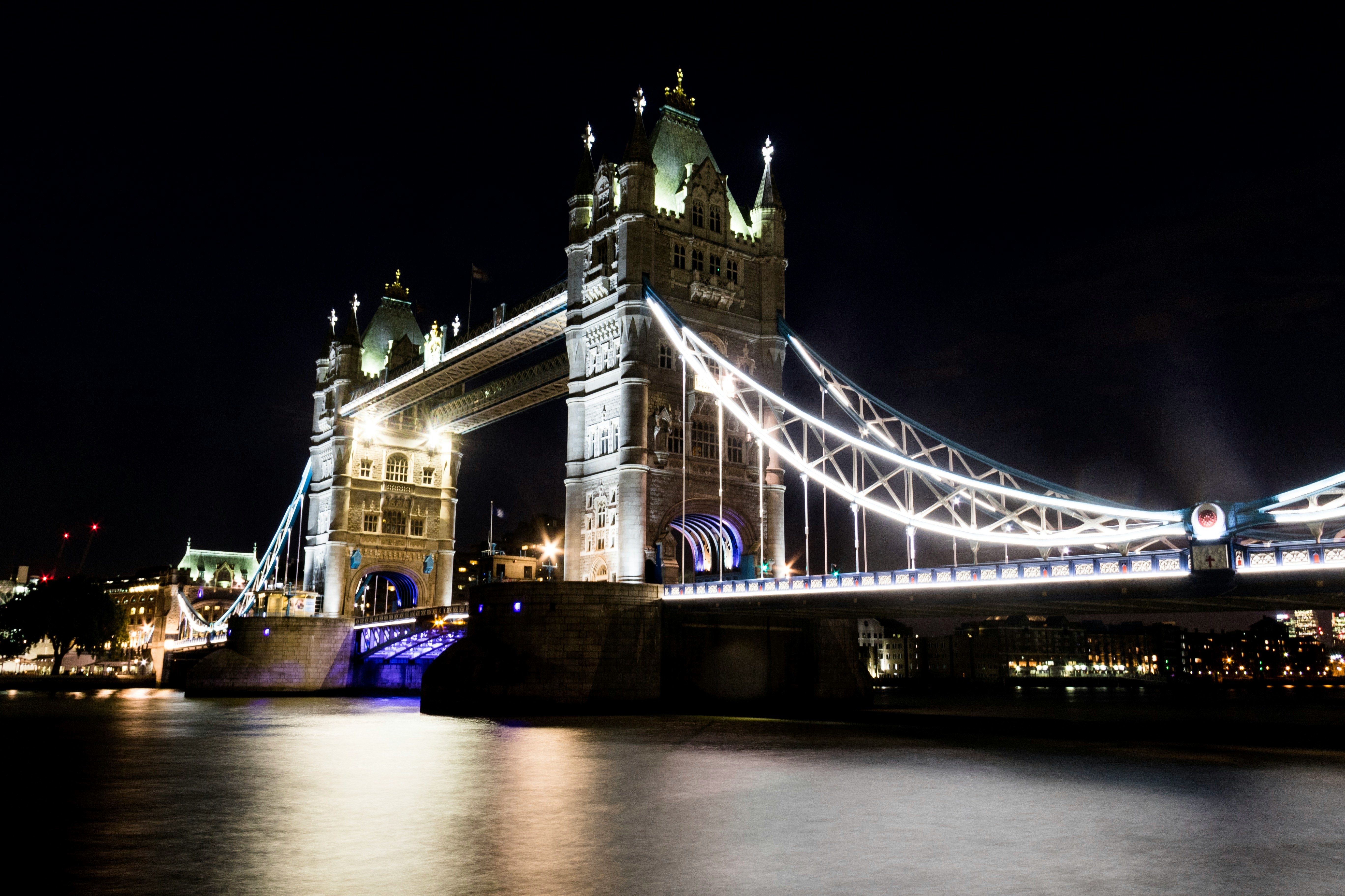 London Bridge photo during nighttime